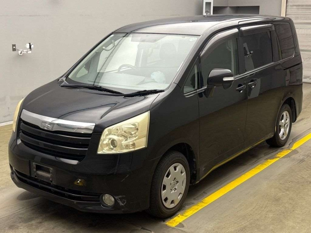 TOYOTA NOAH 2008