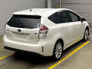 TOYOTA PRIUS ALPHA 2015