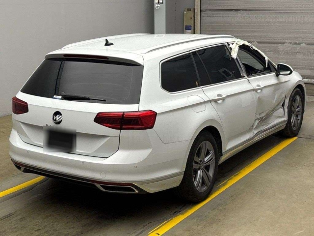 VOLKSWAGEN PASSAT VARIANT 2024