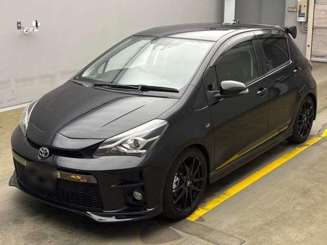 TOYOTA VITZ 2017