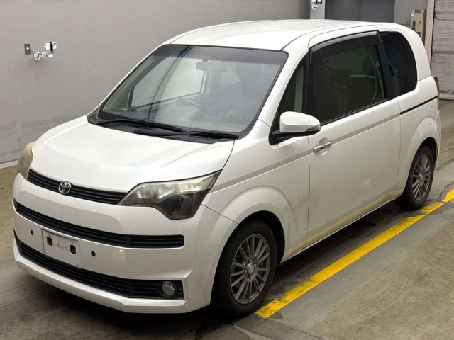TOYOTA SPADE 2013