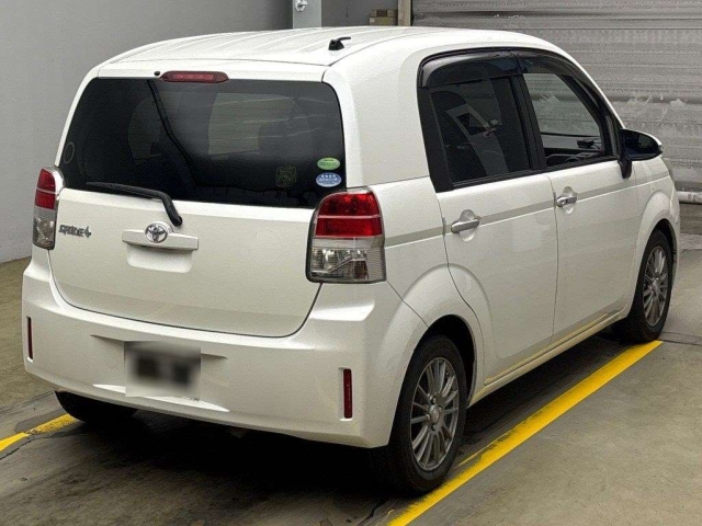 TOYOTA SPADE 2013