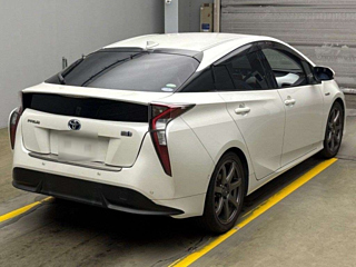 TOYOTA PRIUS 2016