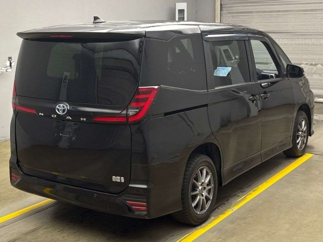 TOYOTA NOAH 2023