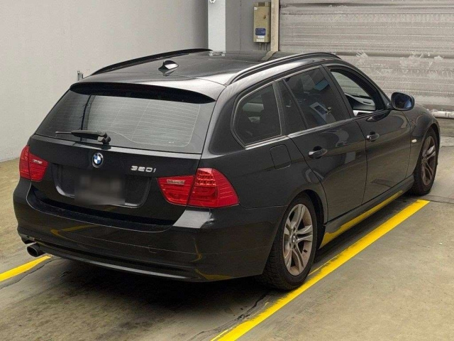 BMW 3 SERIES 2011