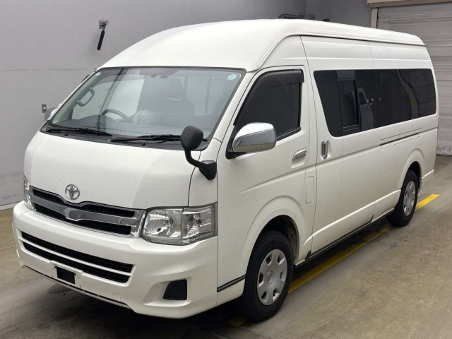 TOYOTA HIACE 2010