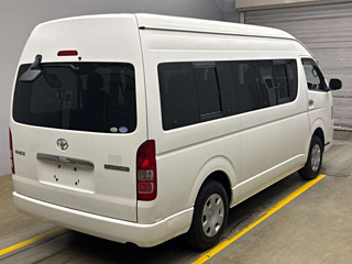 TOYOTA HIACE 2010