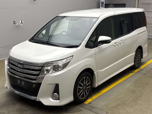 TOYOTA NOAH 2014
