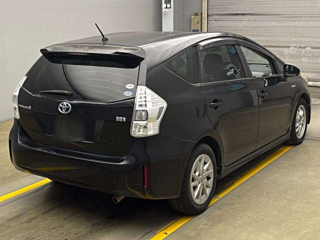 TOYOTA PRIUS ALPHA 2011