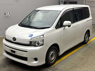 TOYOTA VOXY 2011