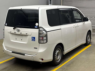 TOYOTA VOXY 2011