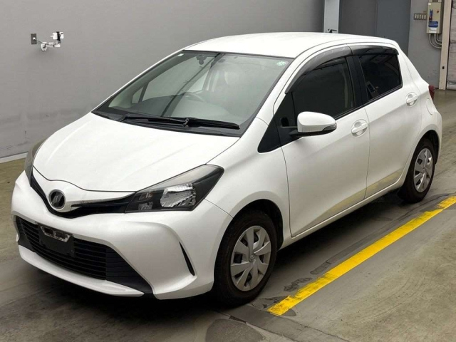TOYOTA VITZ 2015