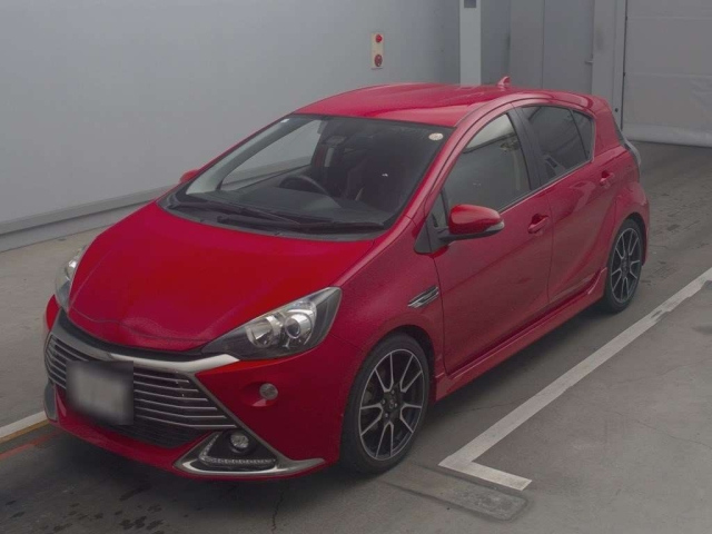 TOYOTA AQUA 2017