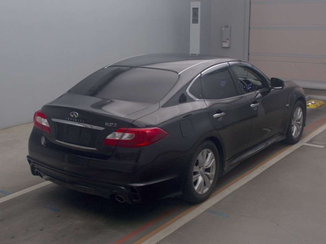 NISSAN FUGA 2010