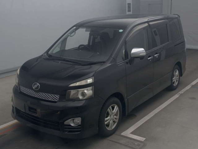 TOYOTA VOXY 2011