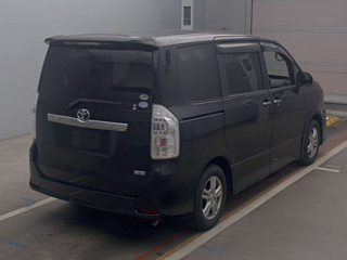 TOYOTA VOXY 2011