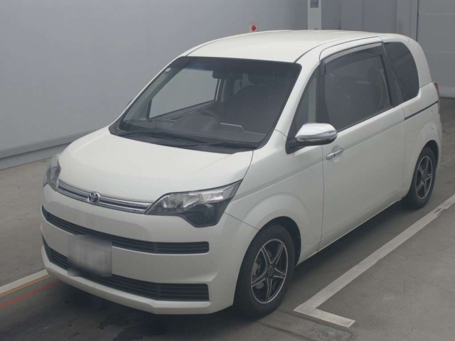 TOYOTA SPADE 2016