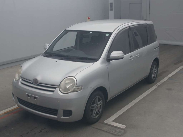 TOYOTA SIENTA 2010