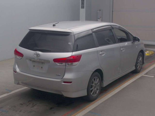 TOYOTA WISH 2010