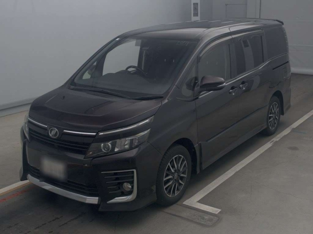 TOYOTA VOXY 2017