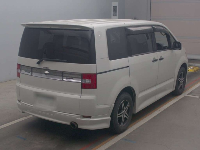MITSUBISHI DELICA D5 2011