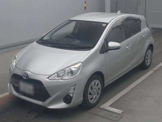 TOYOTA AQUA 2016