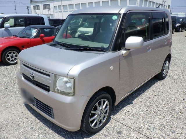 TOYOTA PIXIS SPACE 2012