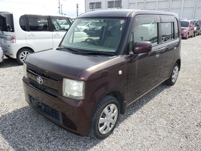 TOYOTA PIXIS SPACE 2012
