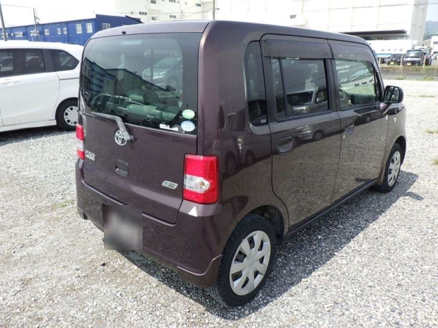 TOYOTA PIXIS SPACE 2012