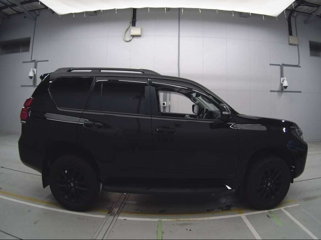 TOYOTA LAND CRUISER PRADO 2023