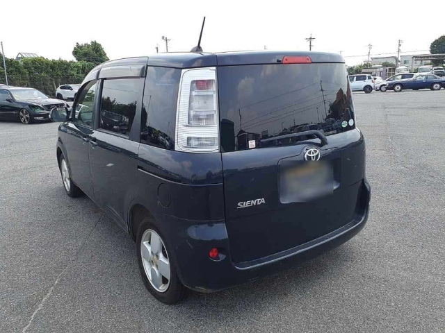 TOYOTA SIENTA 2014