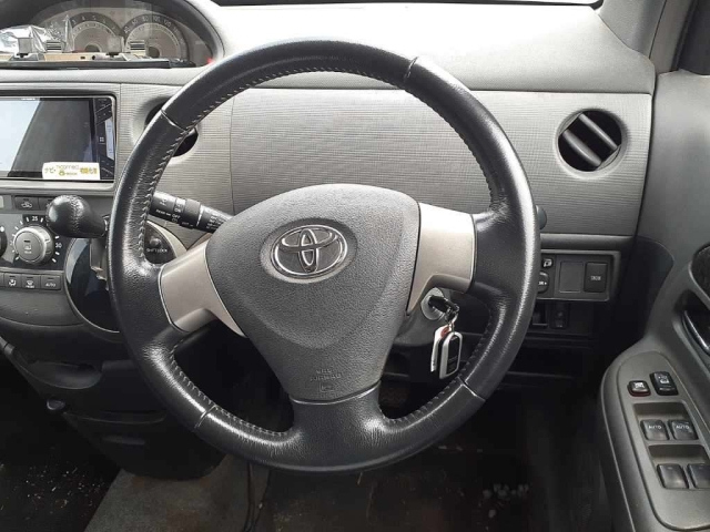 TOYOTA SIENTA 2014