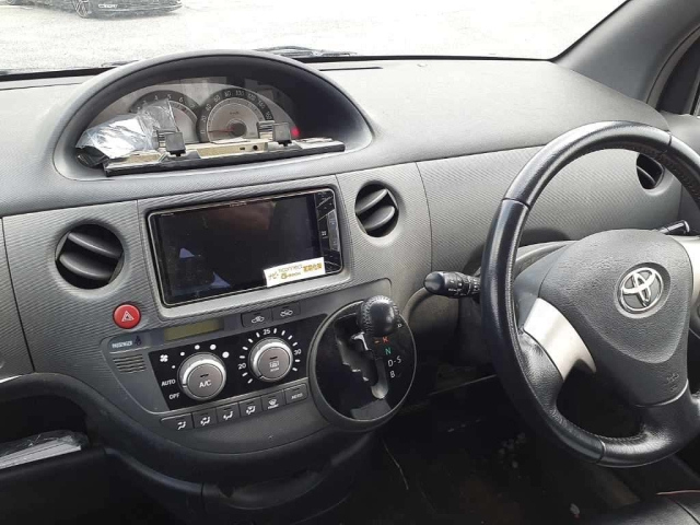 TOYOTA SIENTA 2014
