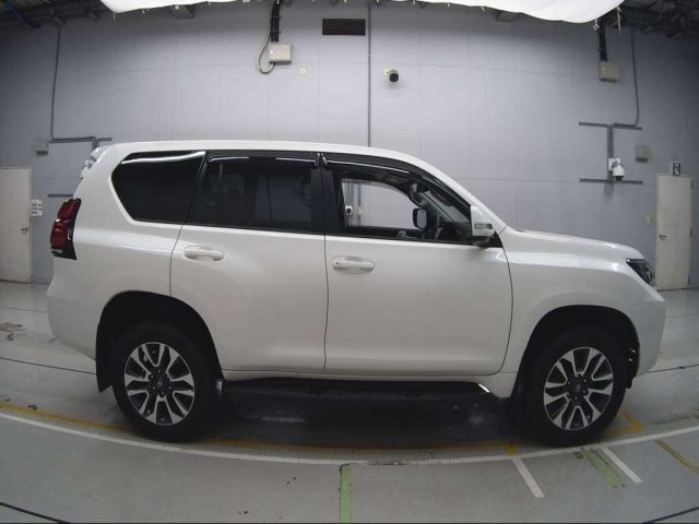 TOYOTA LAND CRUISER PRADO 2023