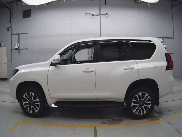 TOYOTA LAND CRUISER PRADO 2023