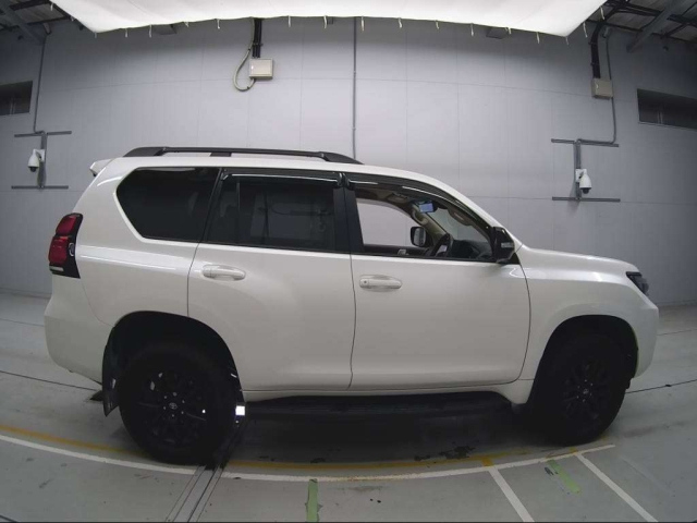 TOYOTA LAND CRUISER PRADO 2023