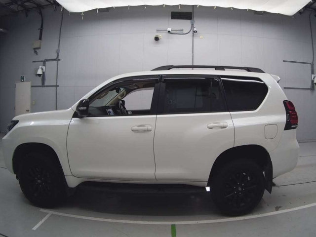 TOYOTA LAND CRUISER PRADO 2023