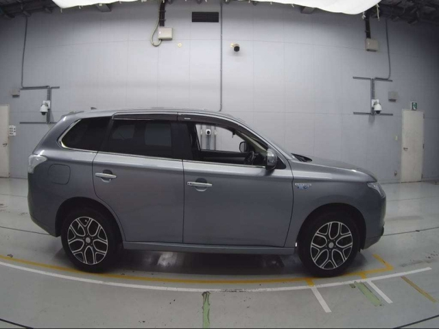 MITSUBISHI OUTLANDER PHEV 2015