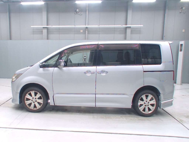 MITSUBISHI DELICA D5 2010