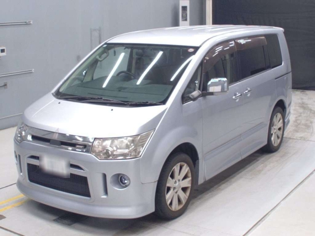 MITSUBISHI DELICA D5 2010
