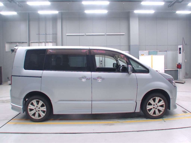 MITSUBISHI DELICA D5 2010