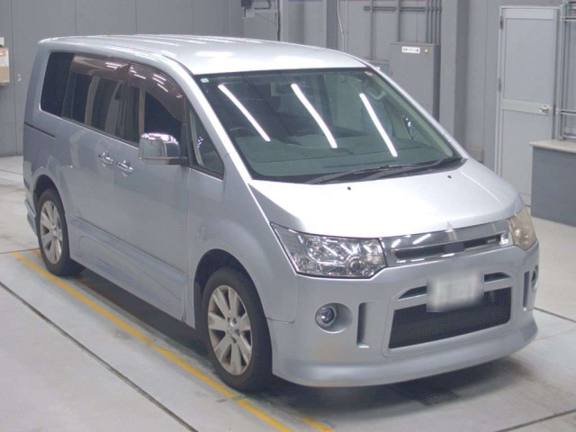 MITSUBISHI DELICA D5 2010