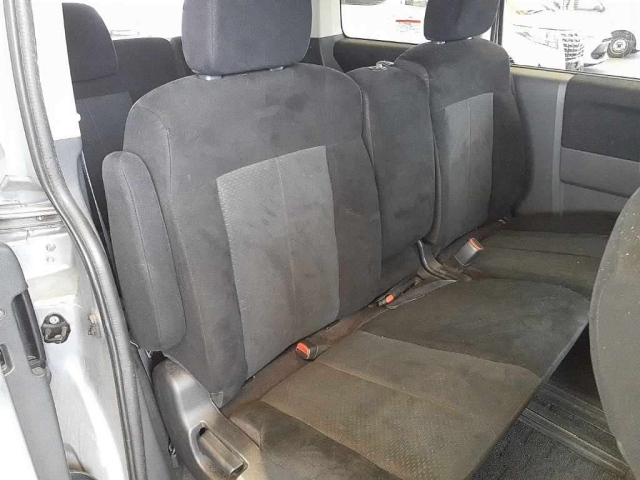 MITSUBISHI DELICA D5 2010