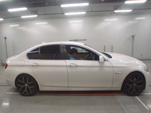 BMW 5 SERIES 2013
