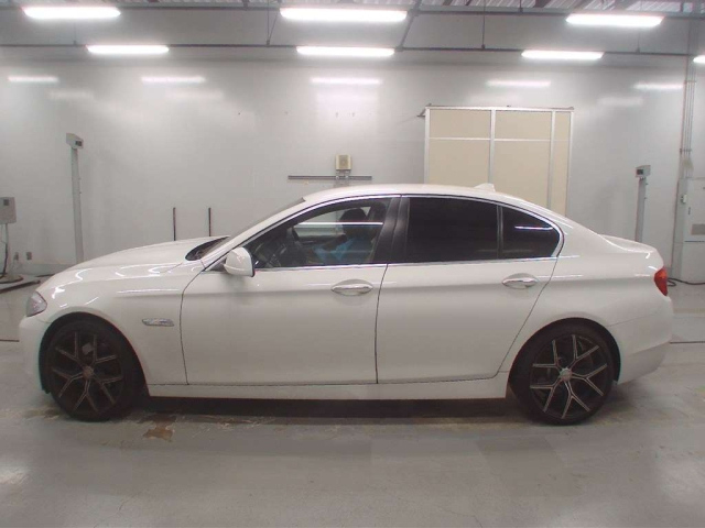 BMW 5 SERIES 2013