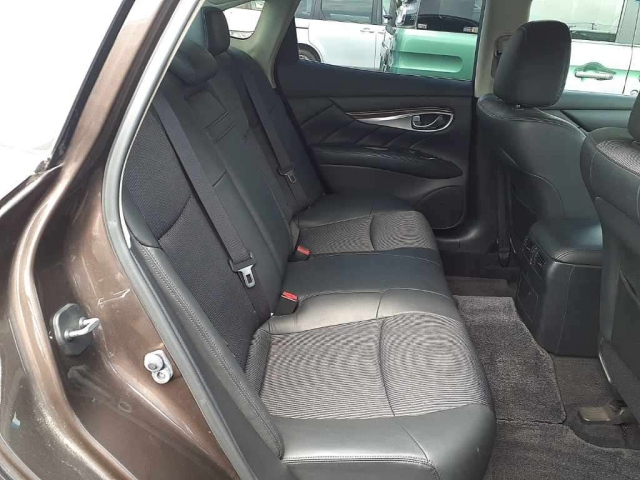 NISSAN FUGA 2015