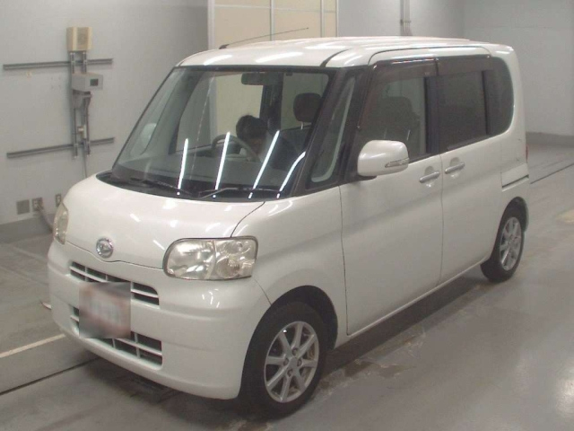 DAIHATSU TANTO 2011