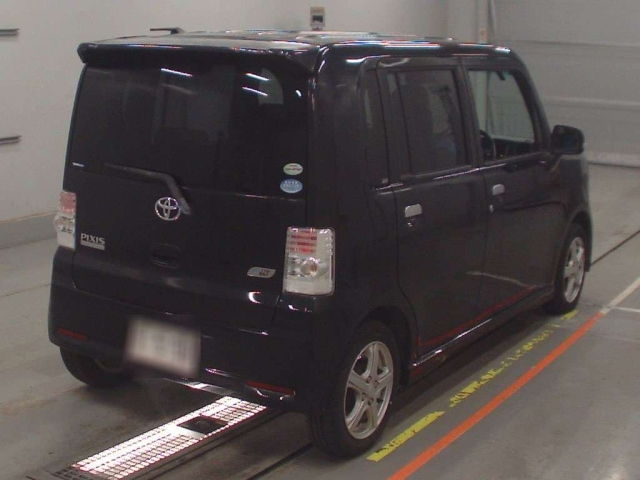 TOYOTA PIXIS SPACE 2012