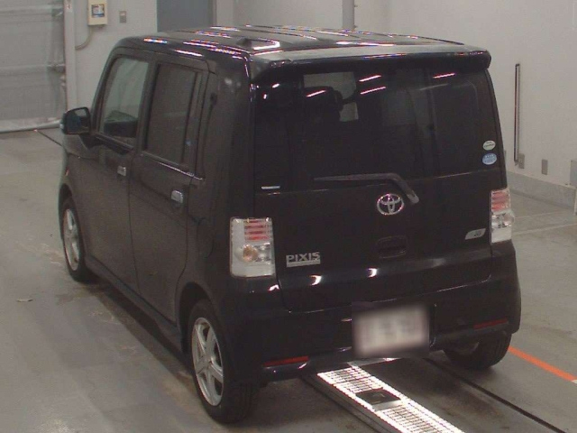 TOYOTA PIXIS SPACE 2012