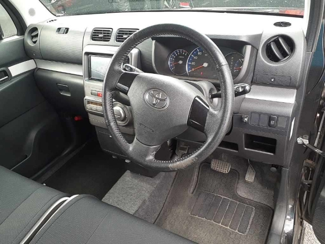 TOYOTA PIXIS SPACE 2012